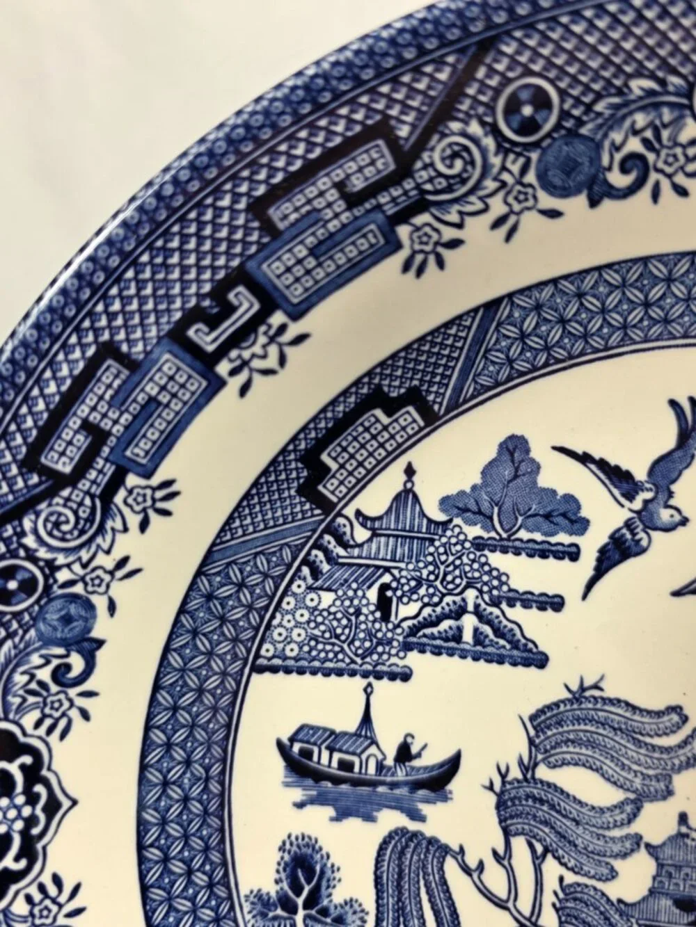 Churchill Willow Blue 9 Inch Round Shallow Vegetable Bowl Georgian Shape England